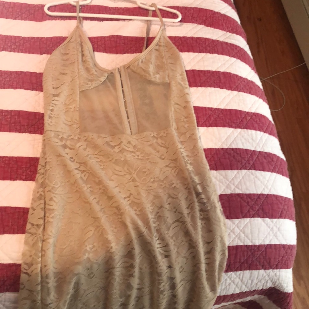 Cream lace bodycon dress.